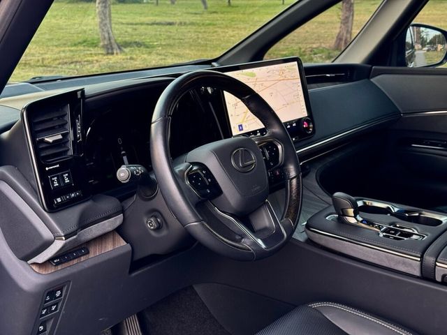 LEXUS凌志 LM500H  第5張相片