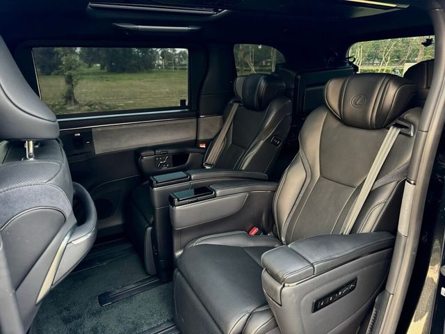 LEXUS凌志 LM500H  第8張相片
