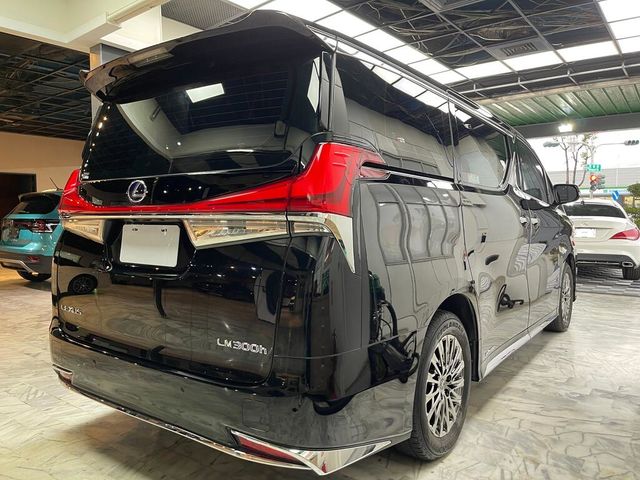 LEXUS凌志 LM350H  第6張相片