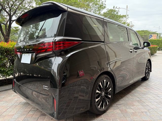 TOYOTA豐田 ALPHARD  第2張相片