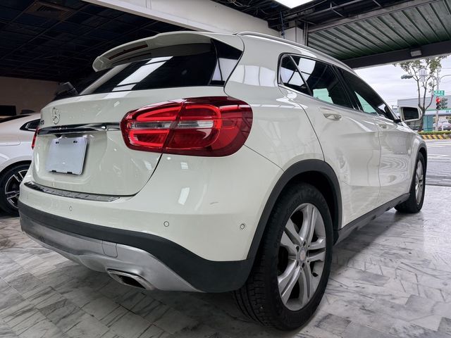 M-BENZ賓士 GLA200  第2張相片