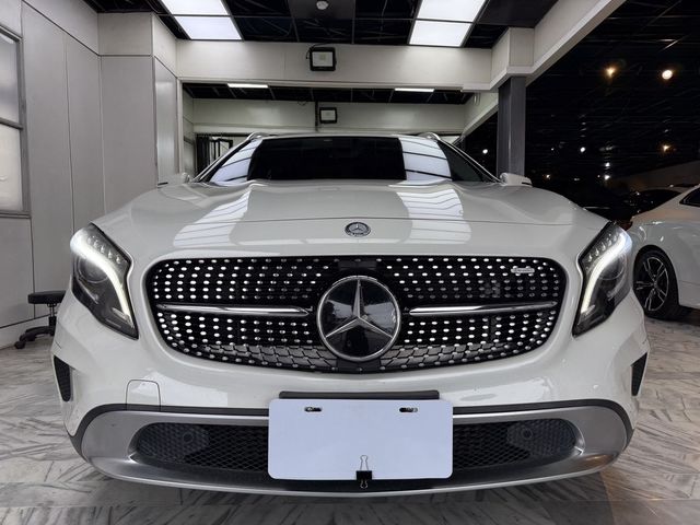 M-BENZ賓士 GLA200  第3張相片