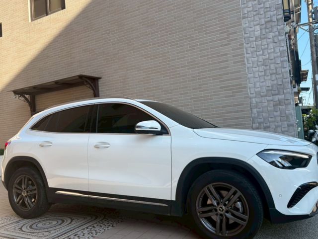 M-BENZ賓士 GLA180  第2張相片