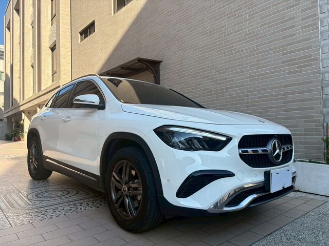 M-BENZ賓士 GLA180  第3張相片