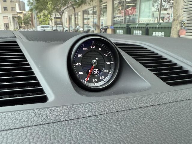 PORSCHE保時捷 CAYENNE  第16張相片