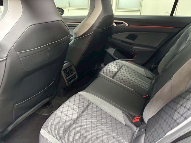 VOLKSWAGEN福斯 GOLF  第18張相片