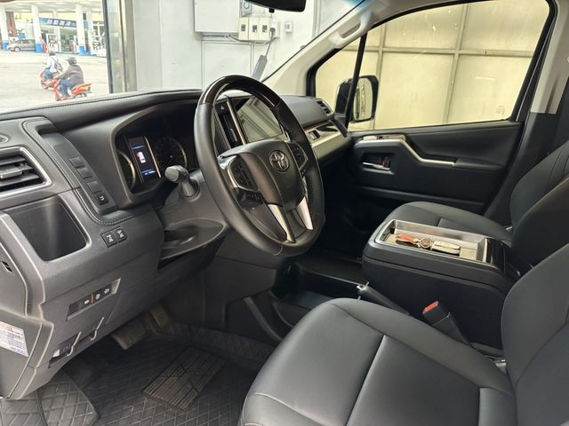 TOYOTA豐田 GRANVIA  第6張相片