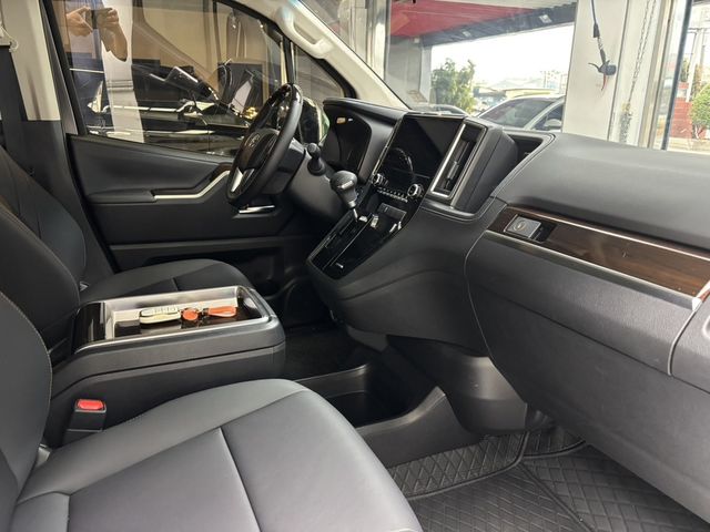TOYOTA豐田 GRANVIA  第8張相片