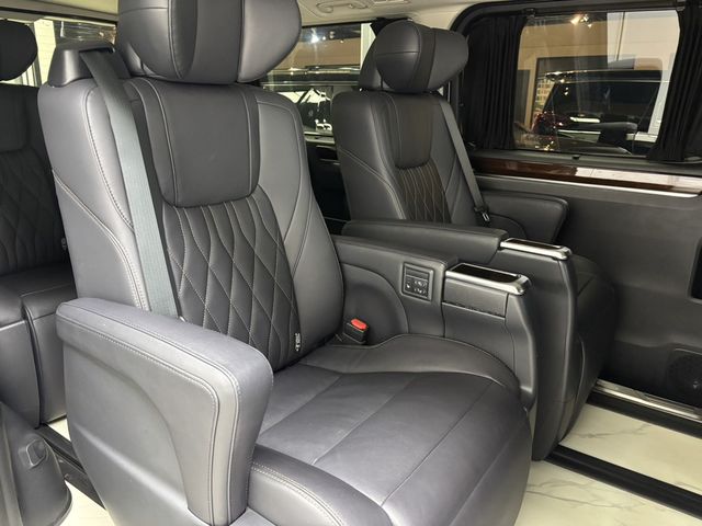 TOYOTA豐田 GRANVIA  第9張相片