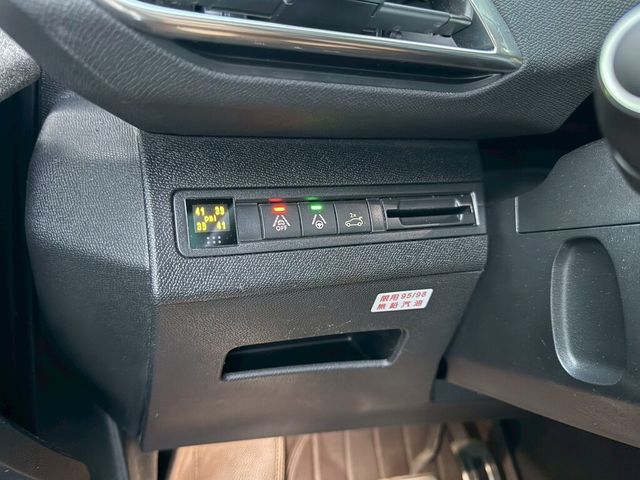 PEUGEOT寶獅 5008  第18張相片