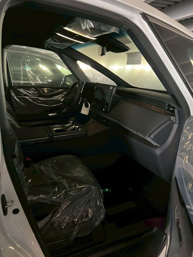 LEXUS凌志 LM350H  第4張相片