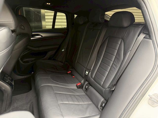 BMW寶馬 X4 XDRIVE30I  第8張相片