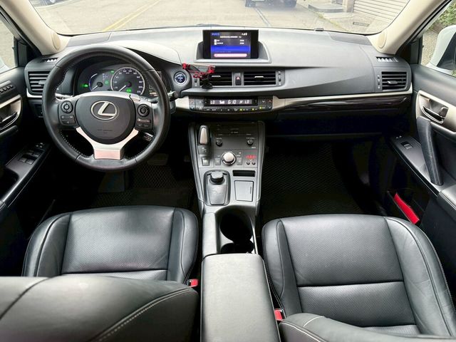 LEXUS凌志 CT200H  第9張相片