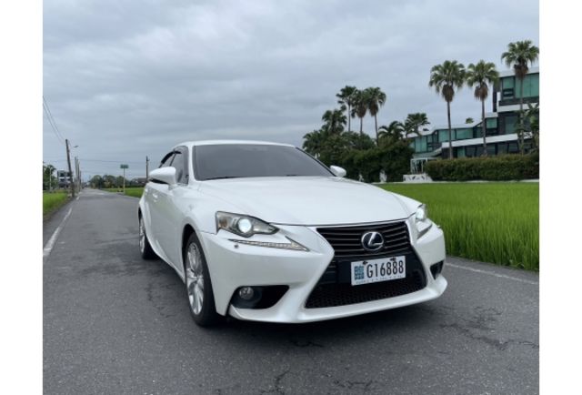 2014 LEXUS IS300H 2.5 豪華版  第1張相片