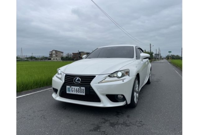 2014 LEXUS IS300H 2.5 豪華版  第2張相片