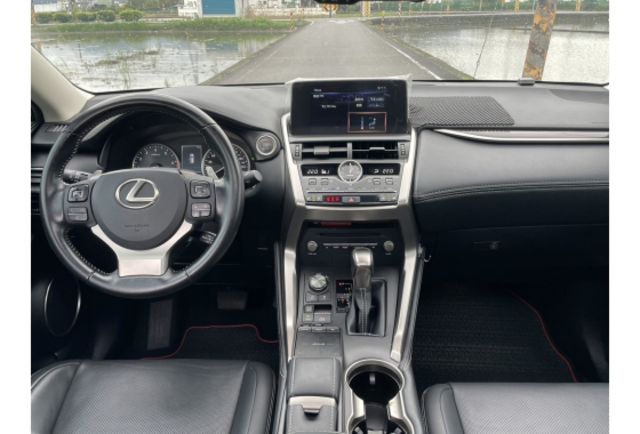 Lexus NX300  第9張相片