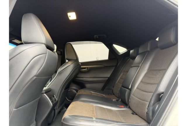 2015 NX300h F Sport版  第17張相片