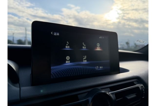 2023 LEXUS IS300H 油電版.原鈑件  第10張相片