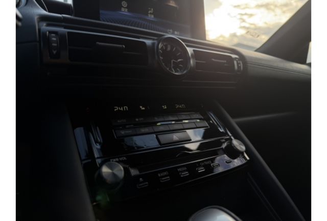 2023 LEXUS IS300H 油電版.原鈑件  第11張相片