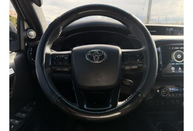 2022 HILUX 4X4  第6張相片