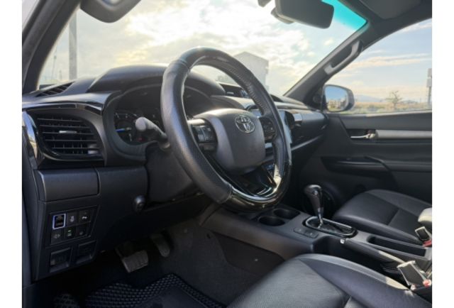 2022 HILUX 4X4  第7張相片