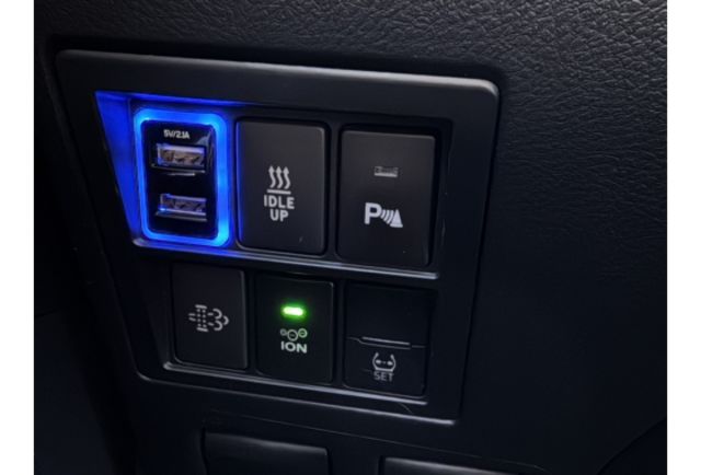 2022 HILUX 4X4  第10張相片