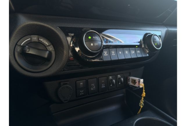 2022 HILUX 4X4  第13張相片