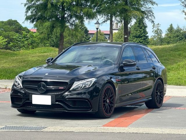 S205 C63 S ED1 跑車排氣管 跑車座椅 直通當派 E53方向盤含超轉燈  第1張相片