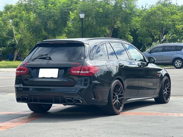 S205 C63 S ED1 跑車排氣管 跑車座椅 直通當派 E53方向盤含超轉燈  第2張相片