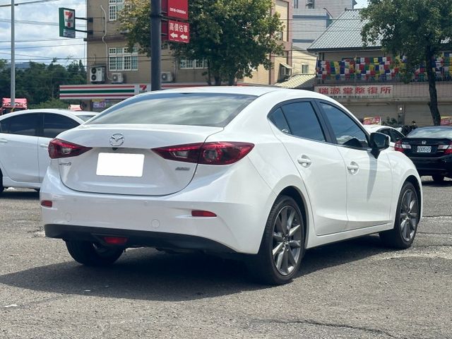 MAZDA3 魂動馬3 四門 僅跑6.3萬 原廠保養  第2張相片