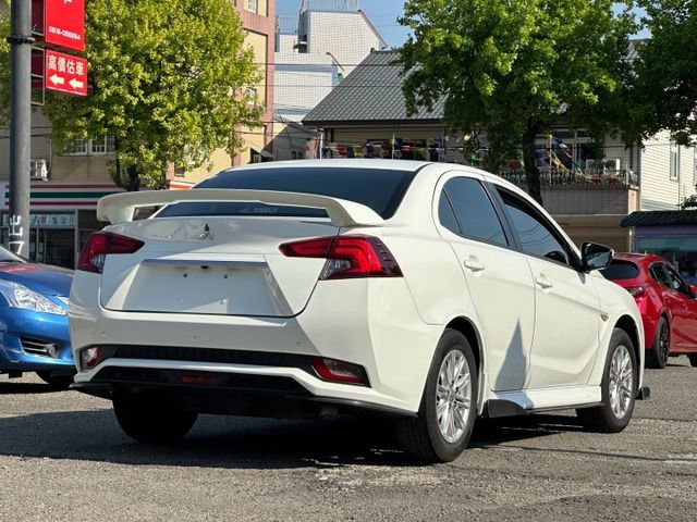 超高CP值 GRAND LANCER 全車下巴套件 倒車顯影 恆溫空調 半數位儀表  第2張相片