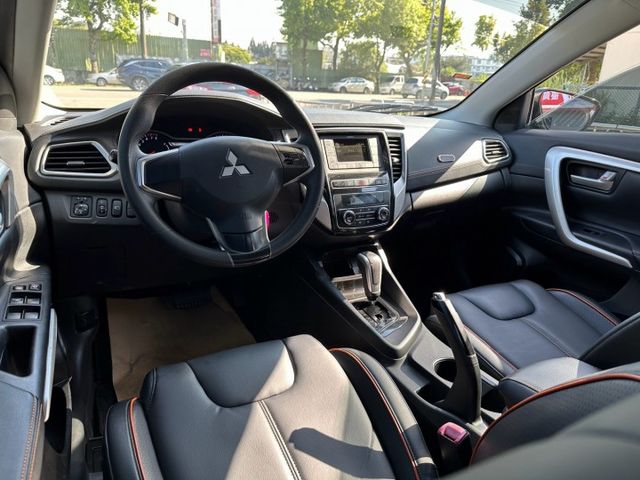 超高CP值 GRAND LANCER 全車下巴套件 倒車顯影 恆溫空調 半數位儀表  第3張相片