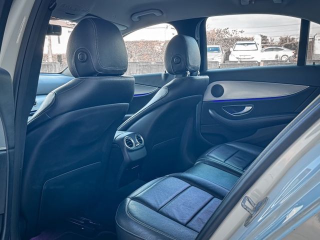 最便宜的W213 E220D LED頭燈、停車輔助、前後雷達、雙前電動記憶座椅、定速巡航、原廠氣氛燈、一鍵啟動、盲點偵測  第5張相片