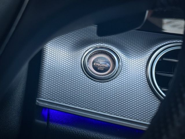 最便宜的W213 E220D LED頭燈、停車輔助、前後雷達、雙前電動記憶座椅、定速巡航、原廠氣氛燈、一鍵啟動、盲點偵測  第8張相片