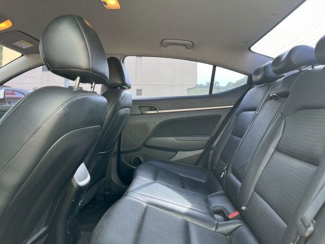 ELANTRA 超高CP值 升級全車空力套件/SPORT版鋁圈/M4樣式尾翼/安卓機  第5張相片