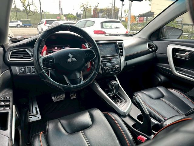 GRAND LANCER 數位儀表/LED頭燈/換檔撥片/改裝鋁圈/避震/六活塞卡鉗/12吋重低音響  第3張相片