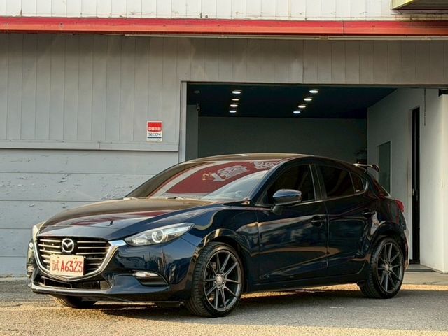 MAZDA3 五門 改鋁圈 排氣管  第1張相片