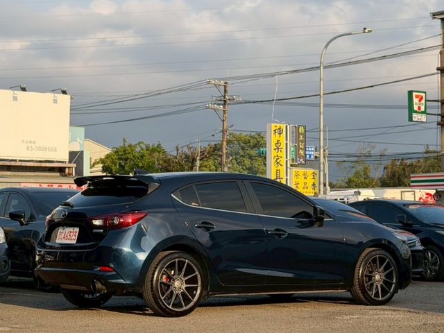 MAZDA3 五門 改鋁圈 排氣管  第2張相片