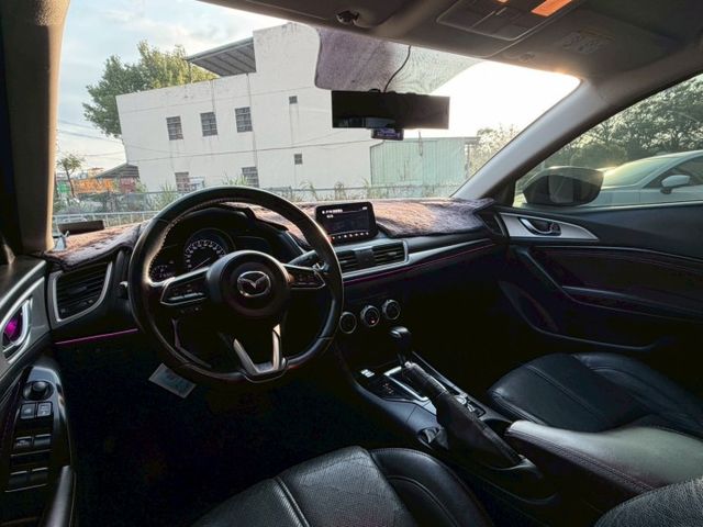 MAZDA3 五門 改鋁圈 排氣管  第3張相片