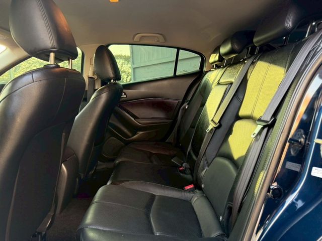 MAZDA3 五門 改鋁圈 排氣管  第5張相片