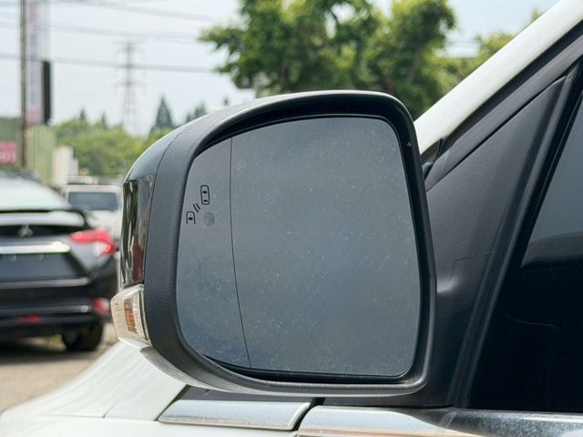 FOCUS 1.5T頂級 RS外觀(空力套件/鋁圈/尾翼)三環表 方向盤 超完整 跑少 原鈑件  第5張相片