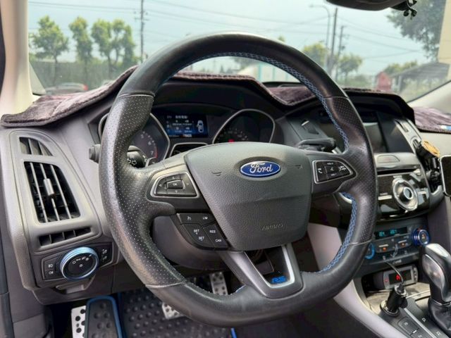 FOCUS 1.5T頂級 RS外觀(空力套件/鋁圈/尾翼)三環表 方向盤 超完整 跑少 原鈑件  第7張相片
