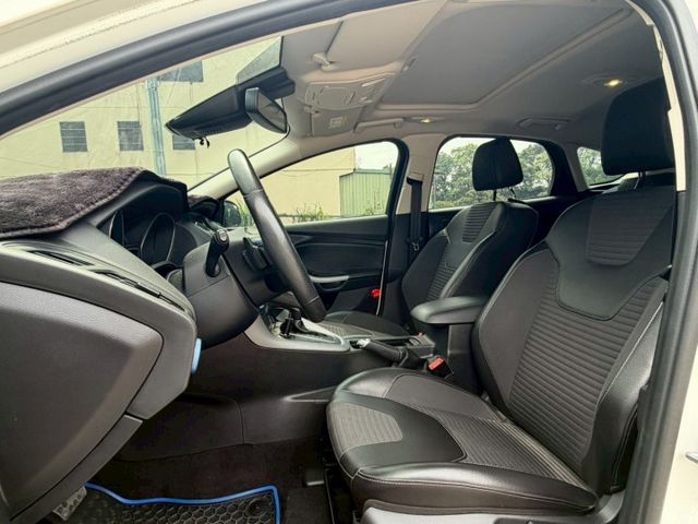 FOCUS 1.5T頂級 RS外觀(空力套件/鋁圈/尾翼)三環表 方向盤 超完整 跑少 原鈑件  第8張相片