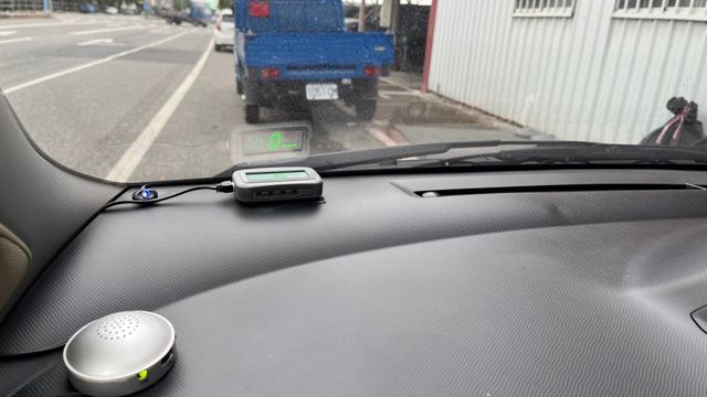 《買車來亨通~萬事亨通》 YARIS 1.5 小鴨好開好停車好省油~行車紀錄器.測速顯示器  第3張相片