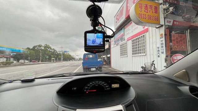 《買車來亨通~萬事亨通》 YARIS 1.5 小鴨好開好停車好省油~行車紀錄器.測速顯示器  第5張相片