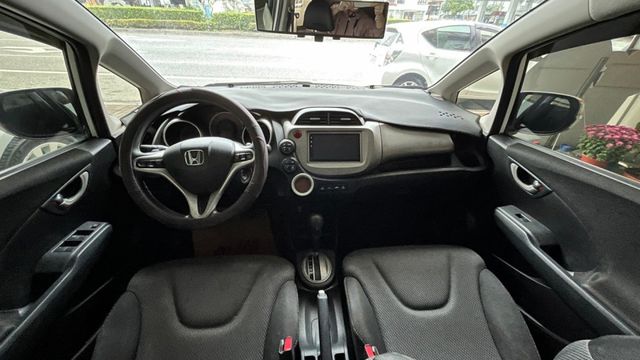 2014 HONDA FIT VTI-S  定速 方向盤快控鍵 換檔快撥片 電摺後視鏡  低里程里程保證 優質代步五門  第2張相片