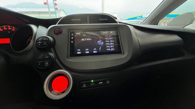 2014 HONDA FIT VTI-S  定速 方向盤快控鍵 換檔快撥片 電摺後視鏡  低里程里程保證 優質代步五門  第4張相片