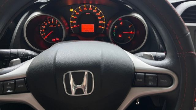 2014 HONDA FIT VTI-S  定速 方向盤快控鍵 換檔快撥片 電摺後視鏡  低里程里程保證 優質代步五門  第7張相片