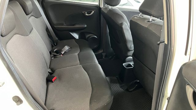 2014 HONDA FIT VTI-S  定速 方向盤快控鍵 換檔快撥片 電摺後視鏡  低里程里程保證 優質代步五門  第8張相片