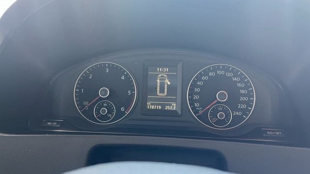 《亨通買車 萬事亨通》2015 Volkswagen T5 Caravelle 2.0 TDI ☆180PS 九人座美車  第4張相片